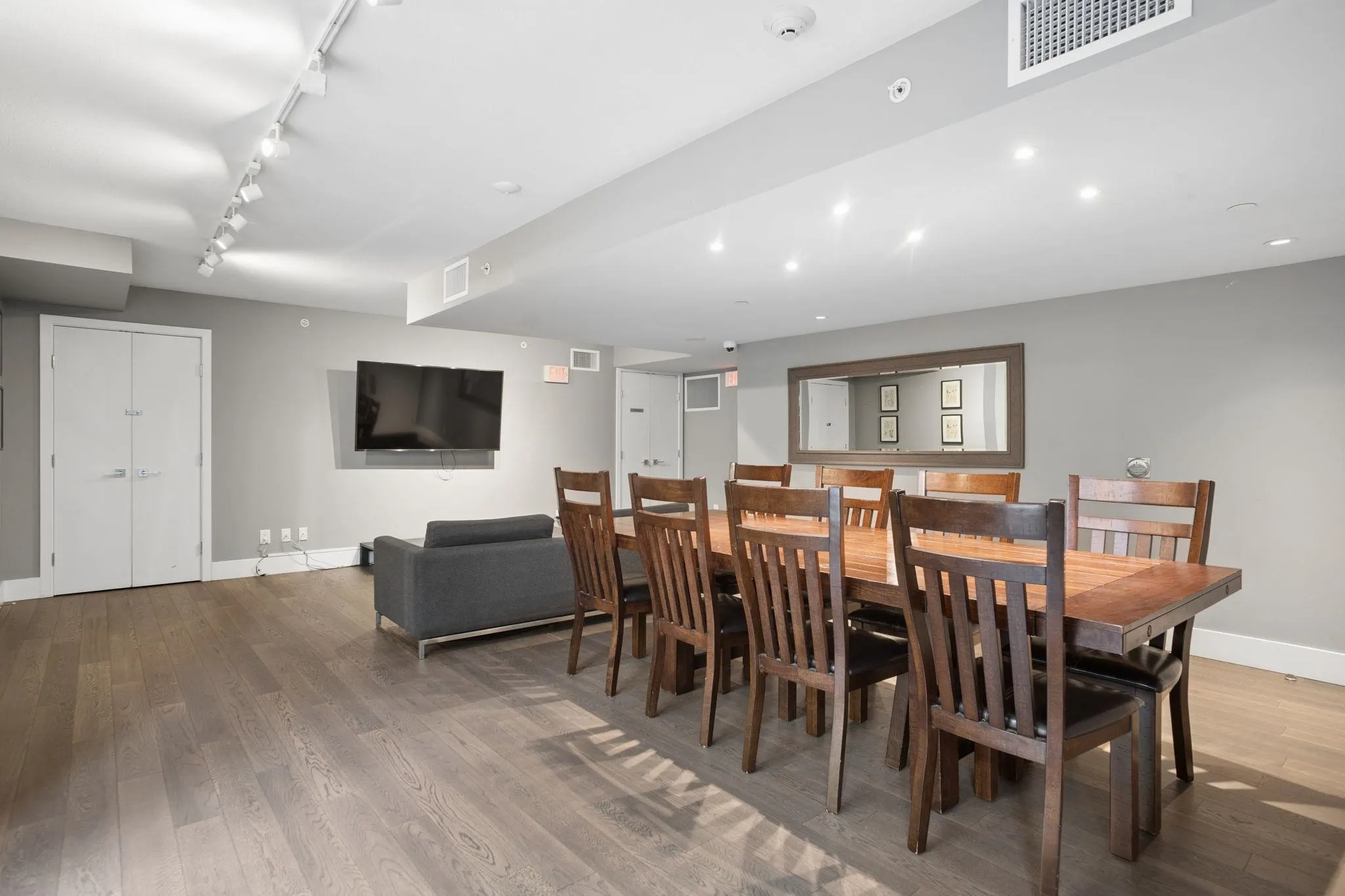 538 W 7th Avenue #906