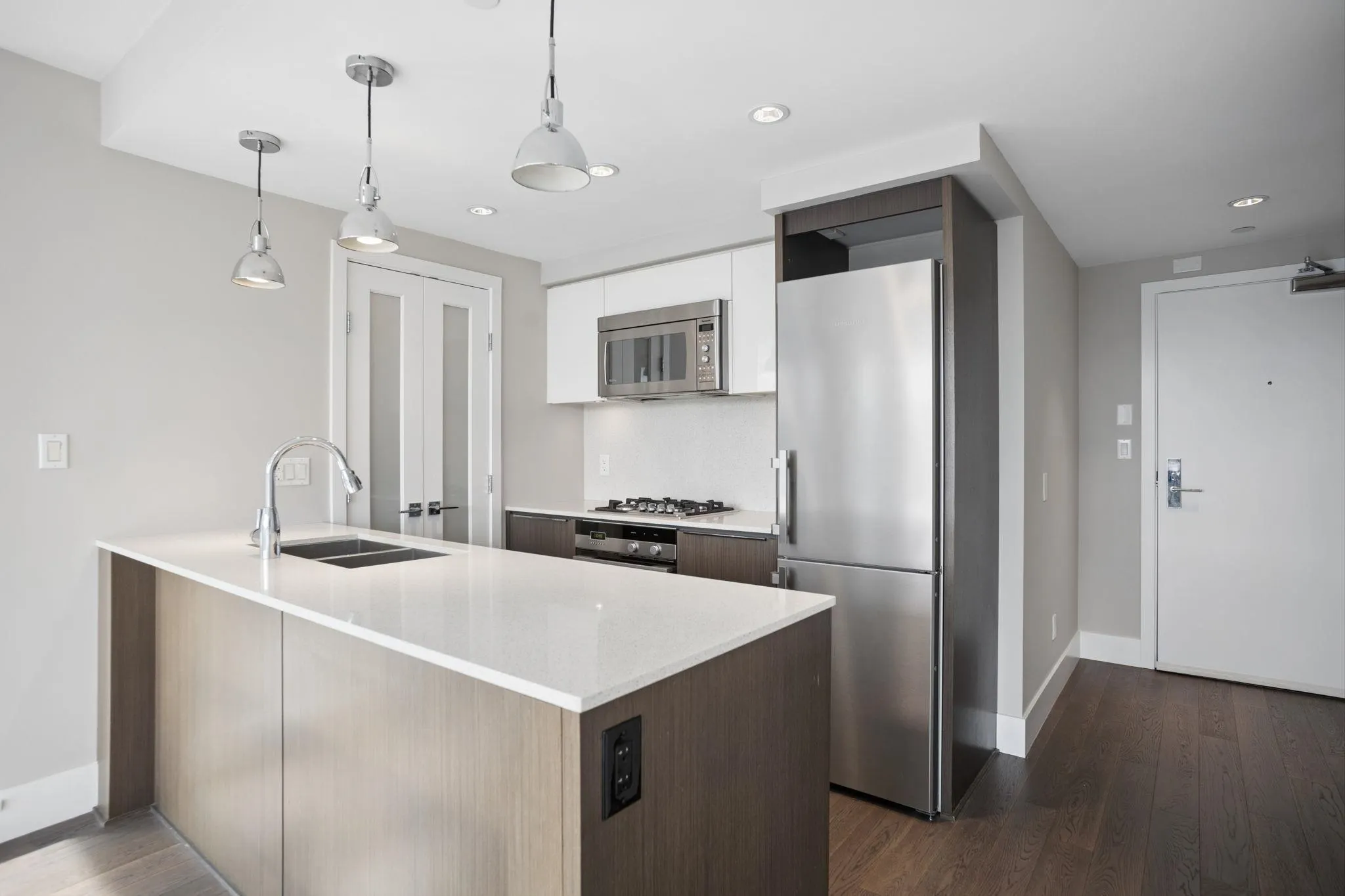 538 W 7th Avenue #906