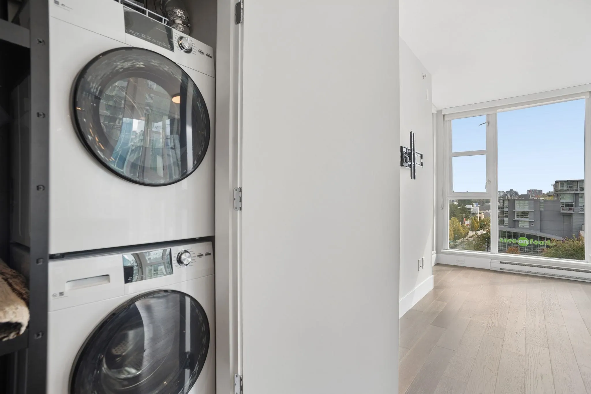538 W 7th Avenue #906