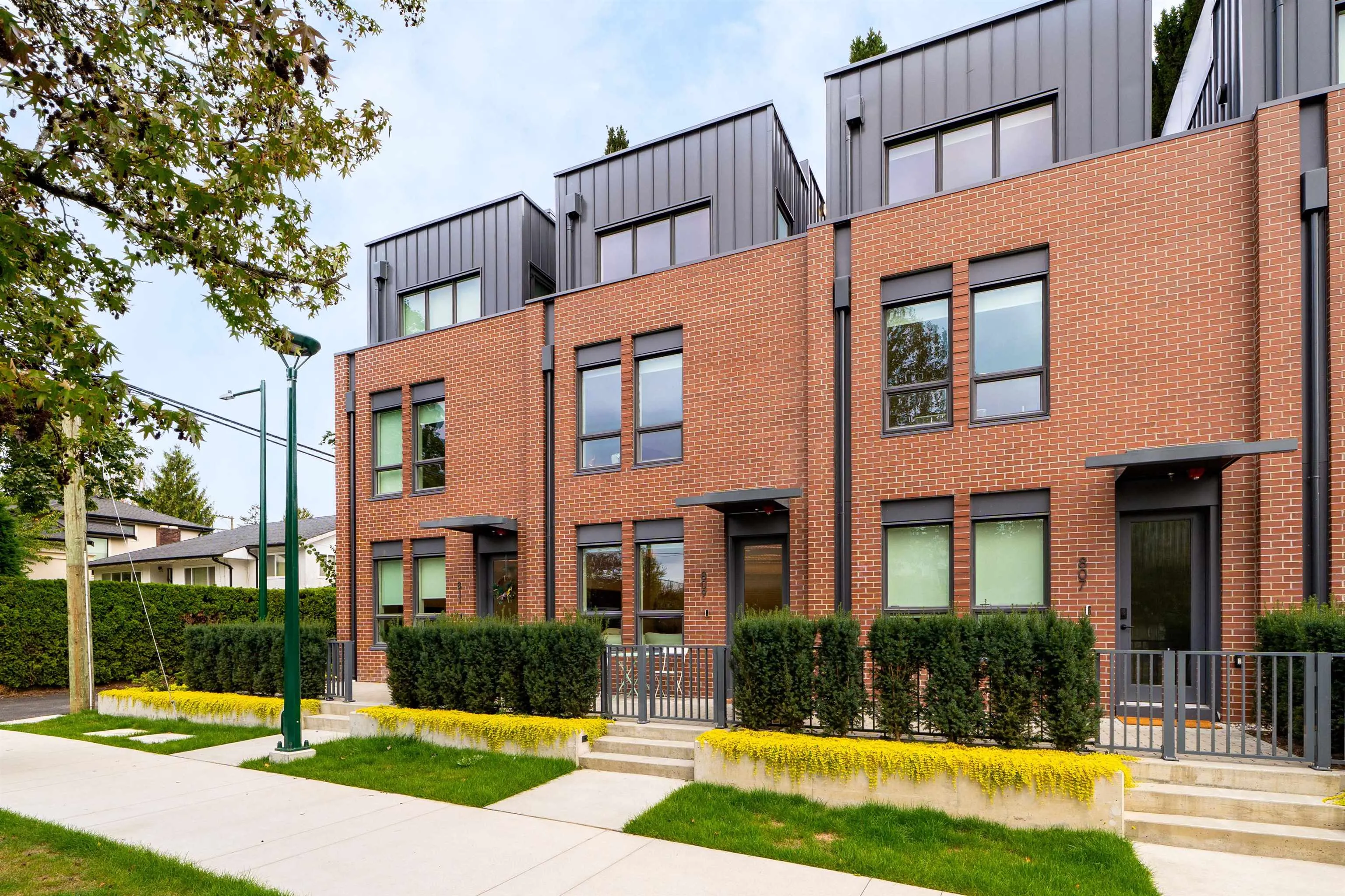 809 W 38th Avenue