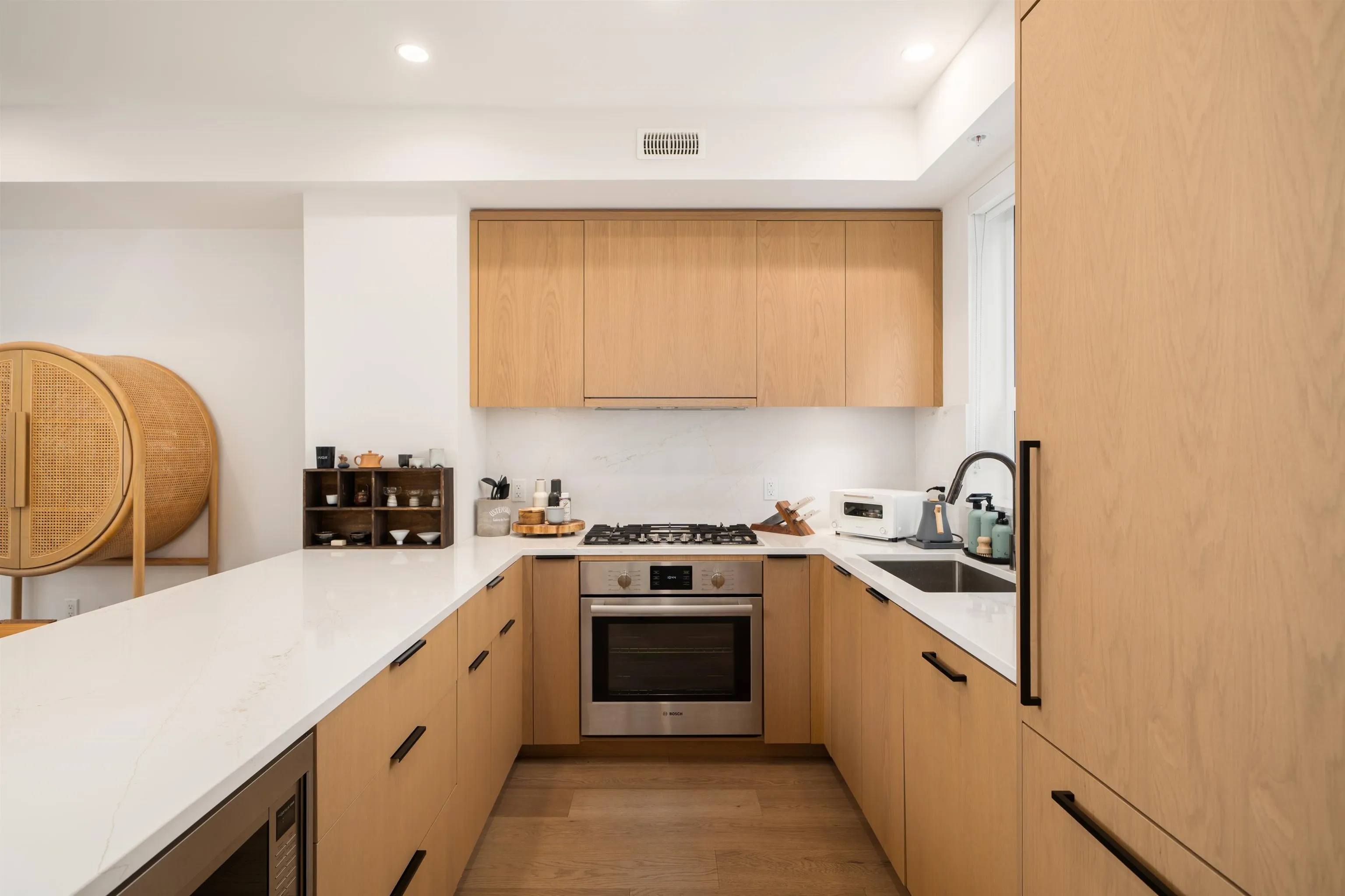 809 W 38th Avenue