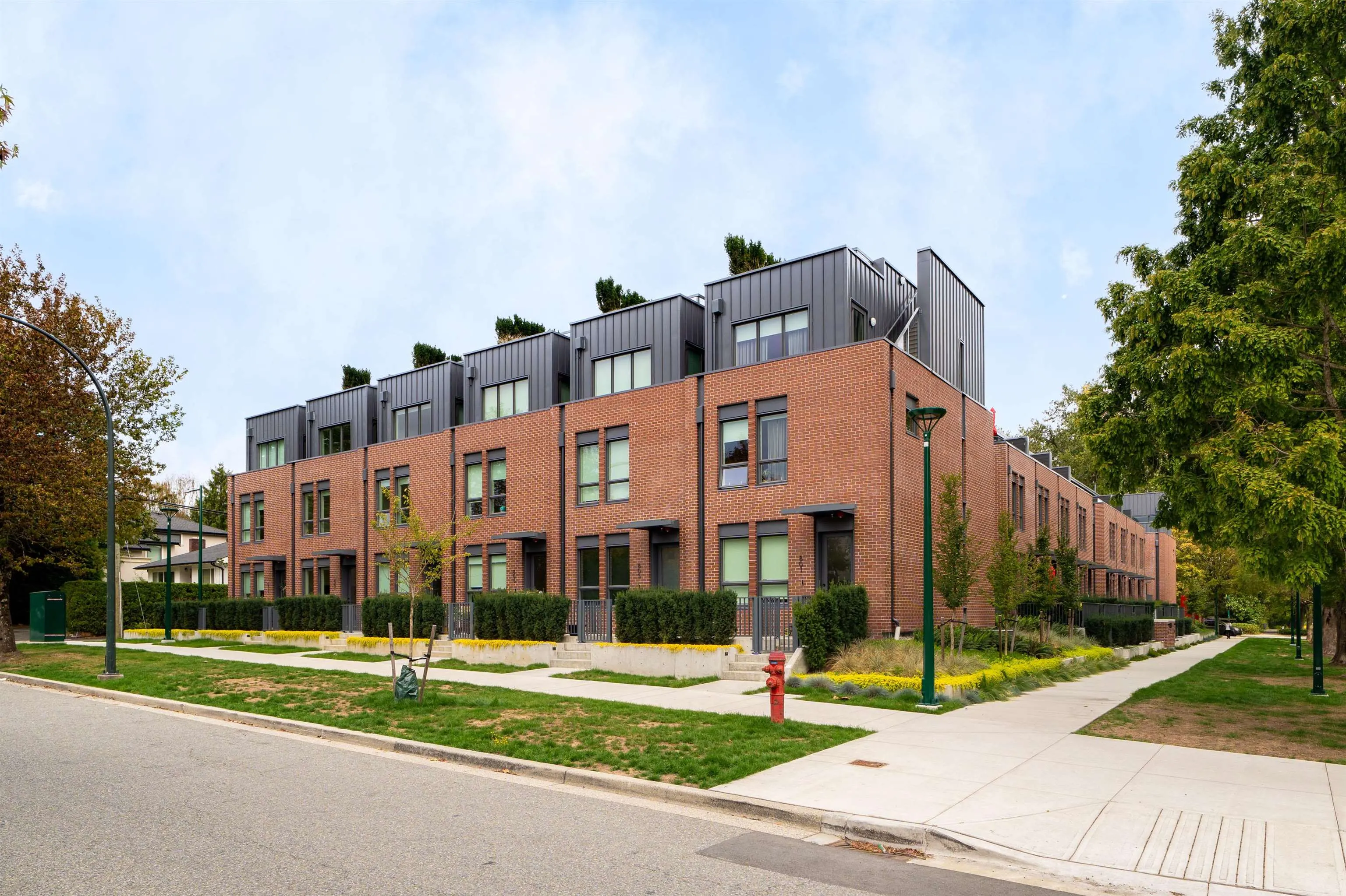 809 W 38th Avenue
