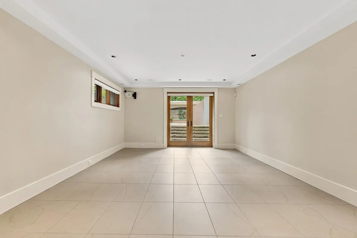 1090A W 55th Avenue