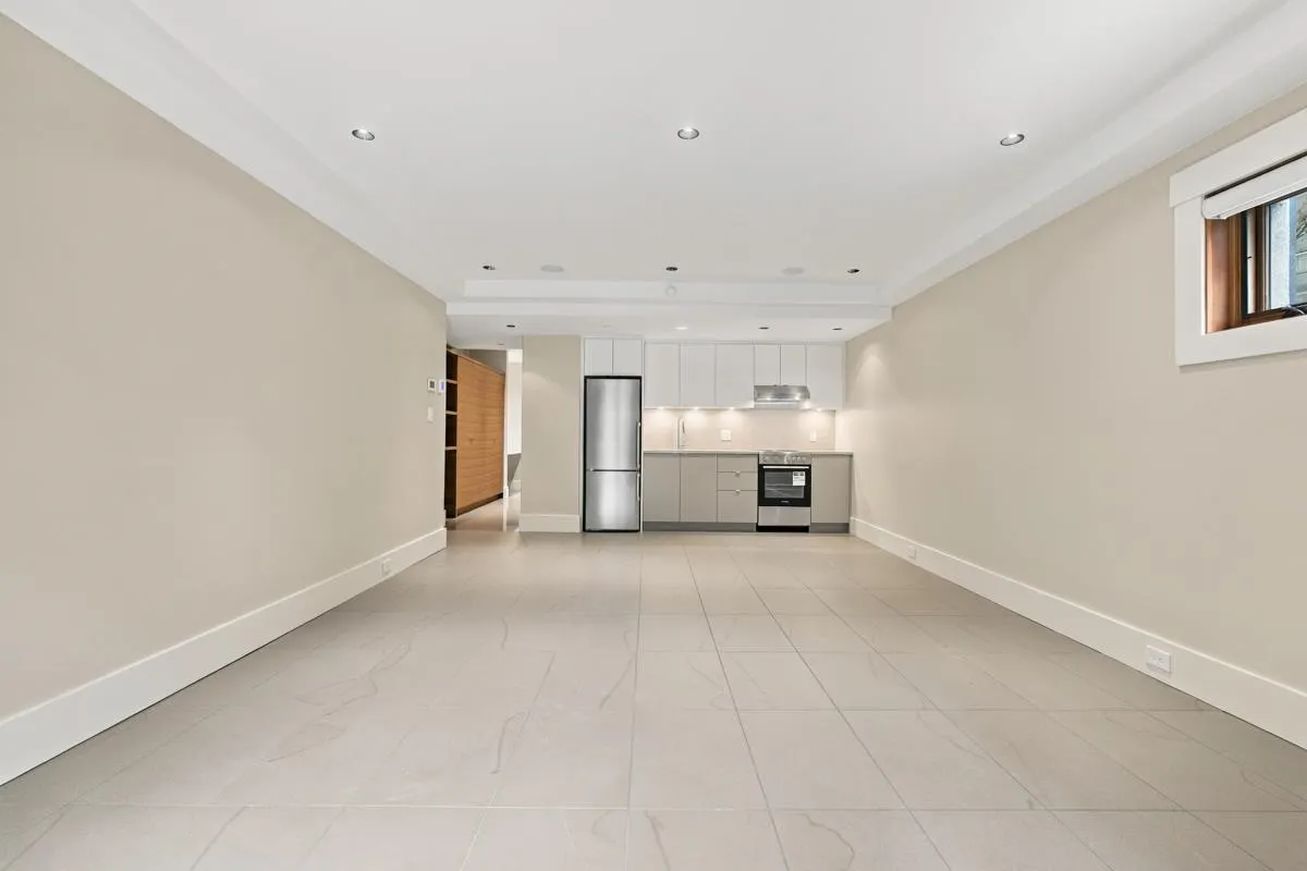 1090A W 55th Avenue