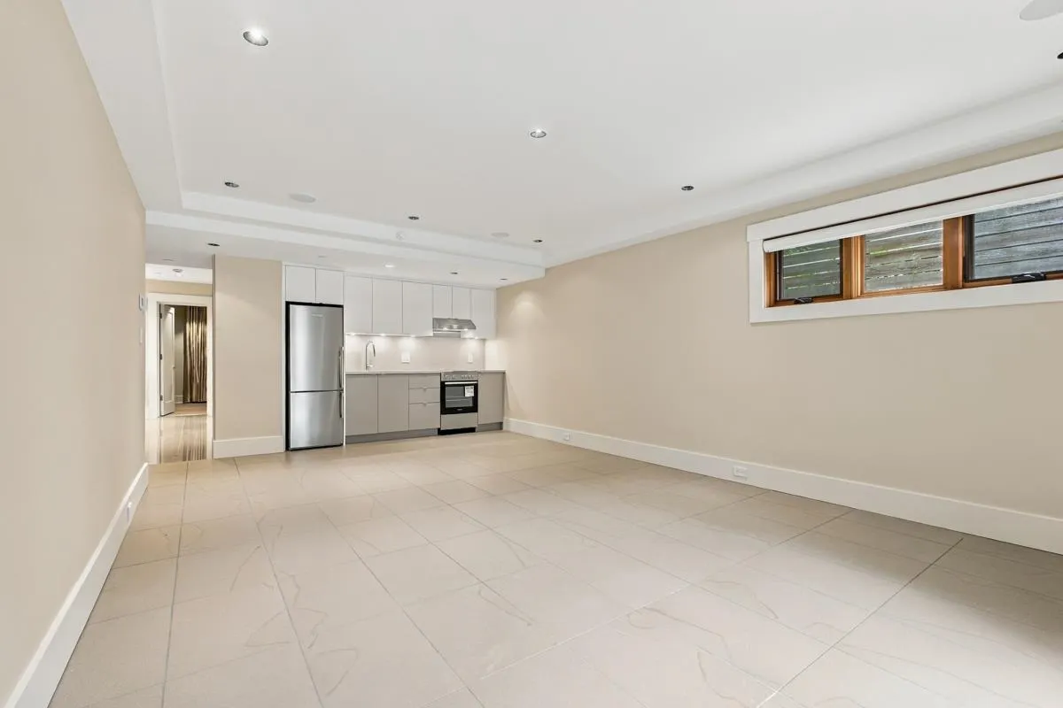 1090A W 55th Avenue