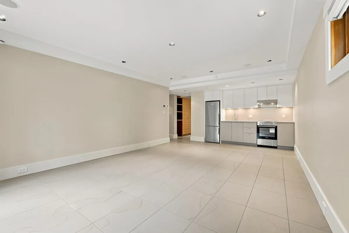 1090A W 55th Avenue