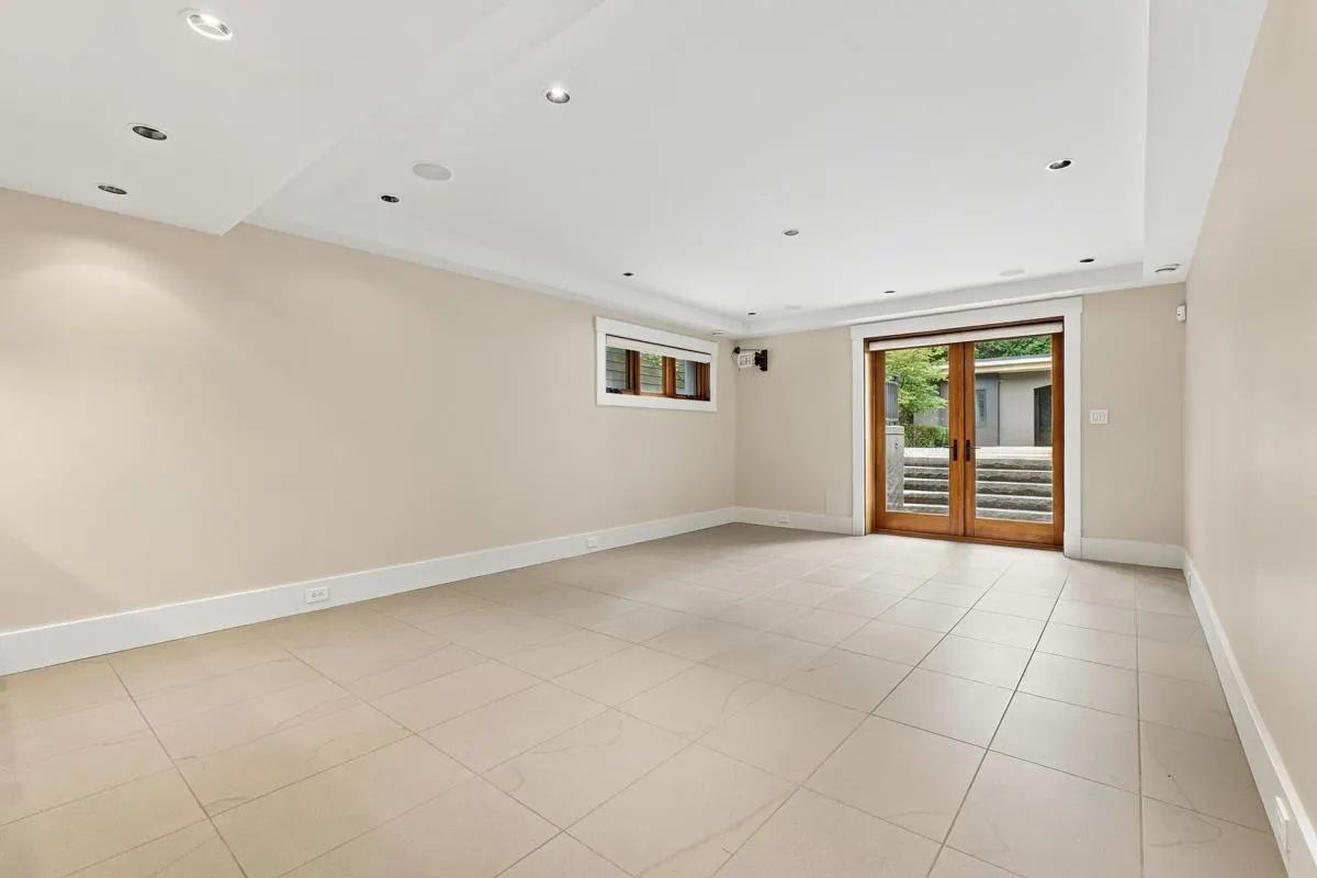 1090A W 55th Avenue