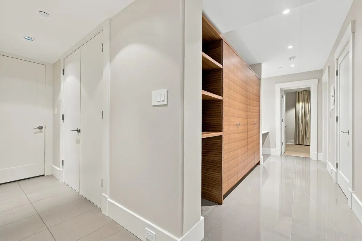 1090A W 55th Avenue