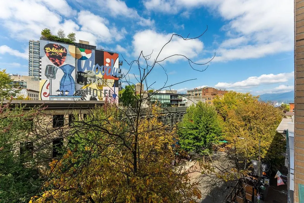 1 E Cordova Street #401