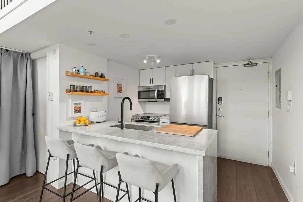 1 E Cordova Street #401