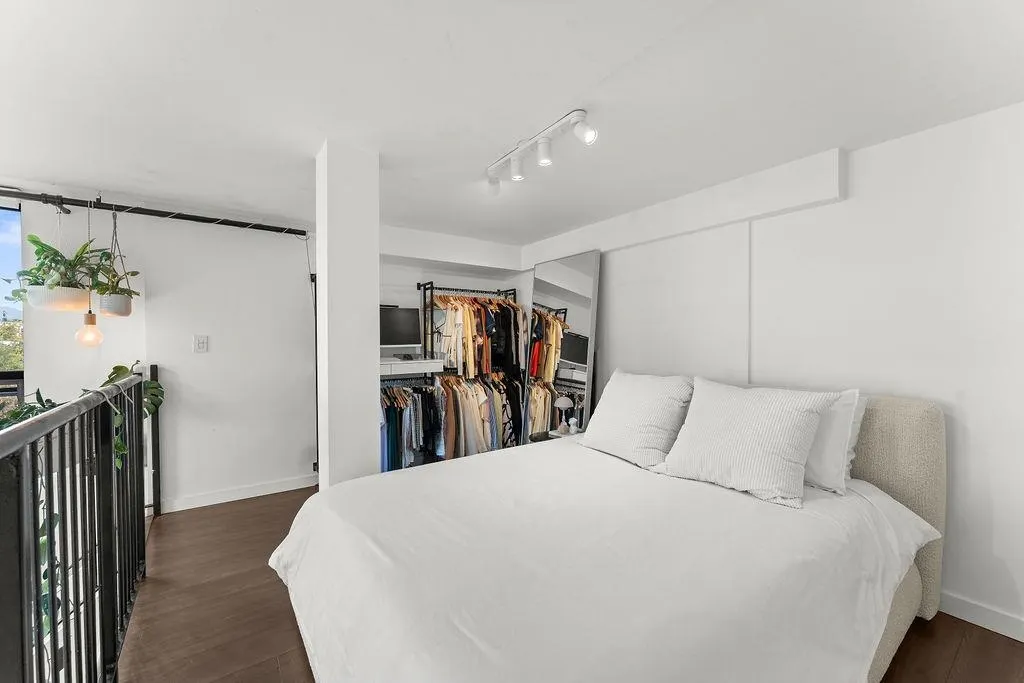 1 E Cordova Street #401