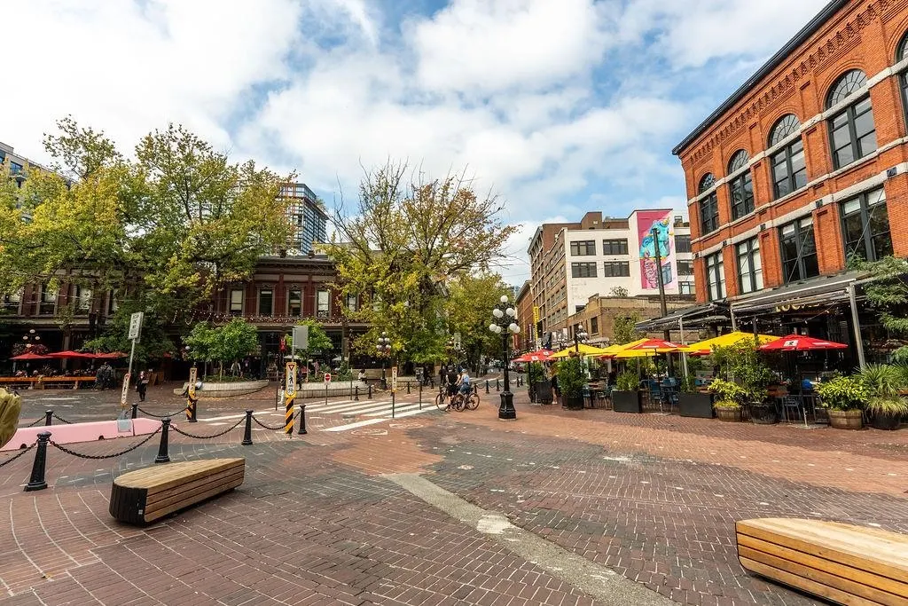 1 E Cordova Street #401