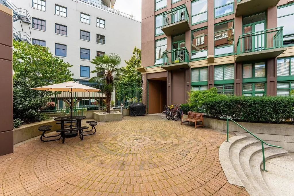 1 E Cordova Street #401