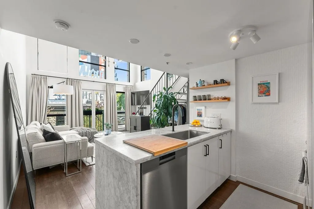 1 E Cordova Street #401