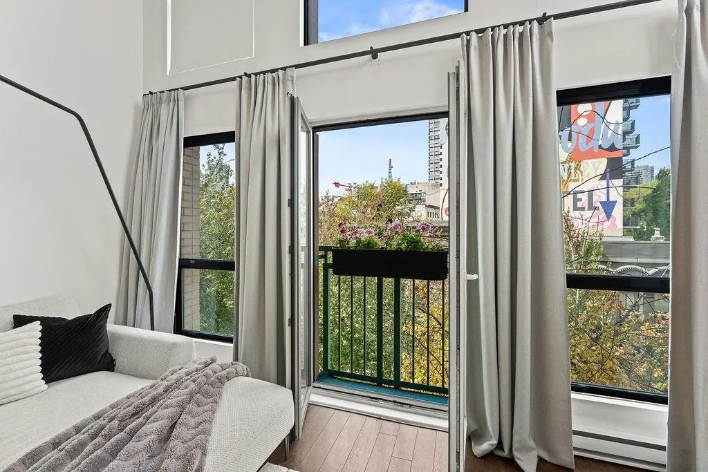 1 E Cordova Street #401