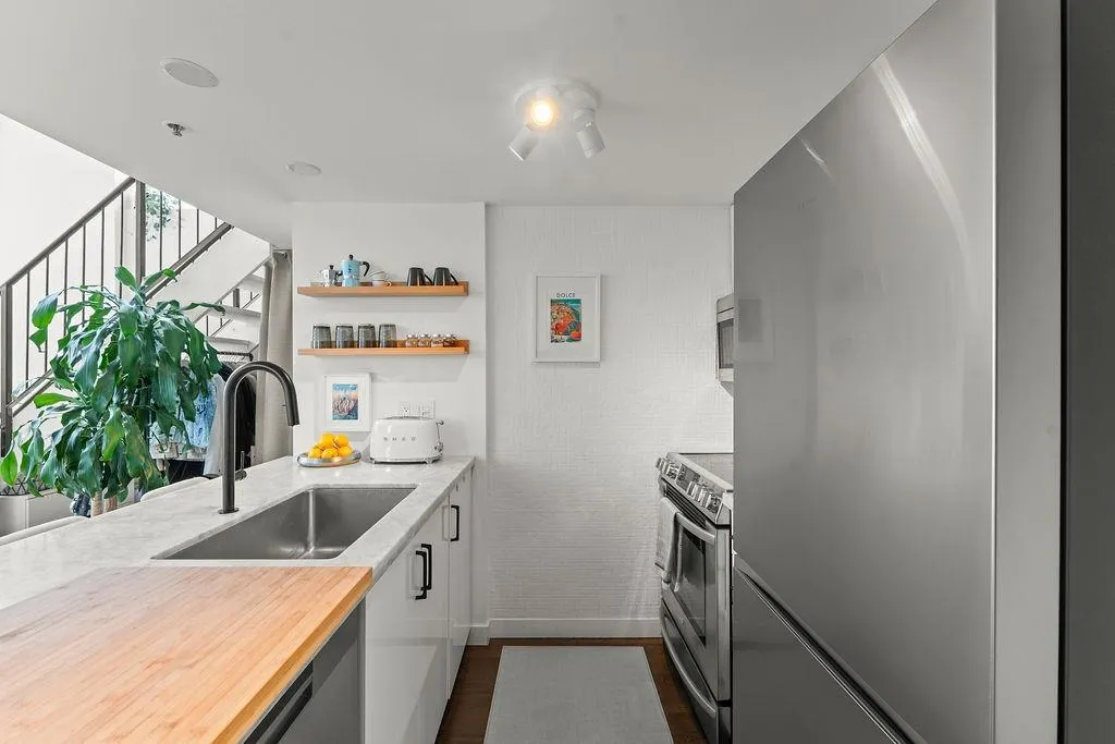 1 E Cordova Street #401
