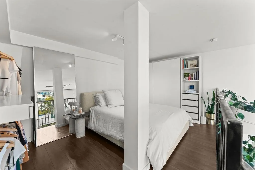 1 E Cordova Street #401