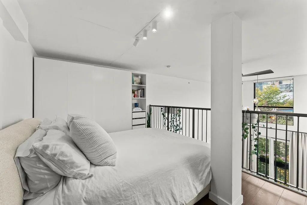 1 E Cordova Street #401