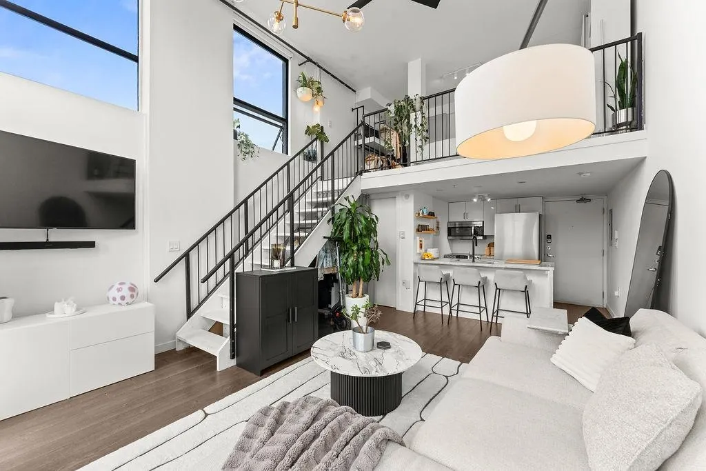 1 E Cordova Street #401