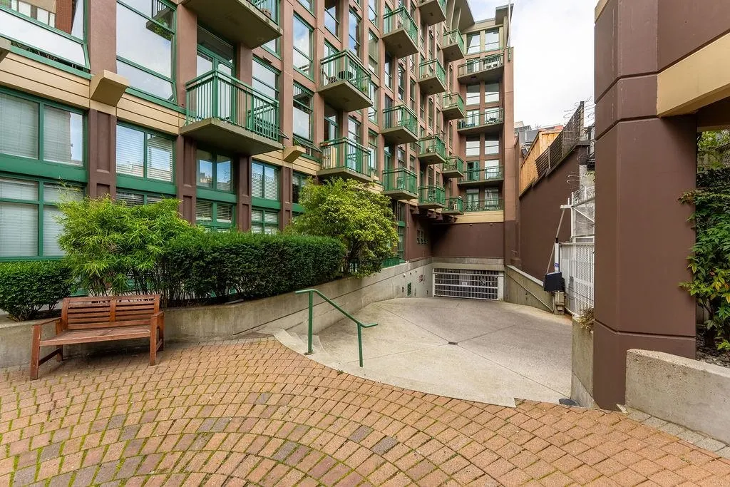 1 E Cordova Street #401