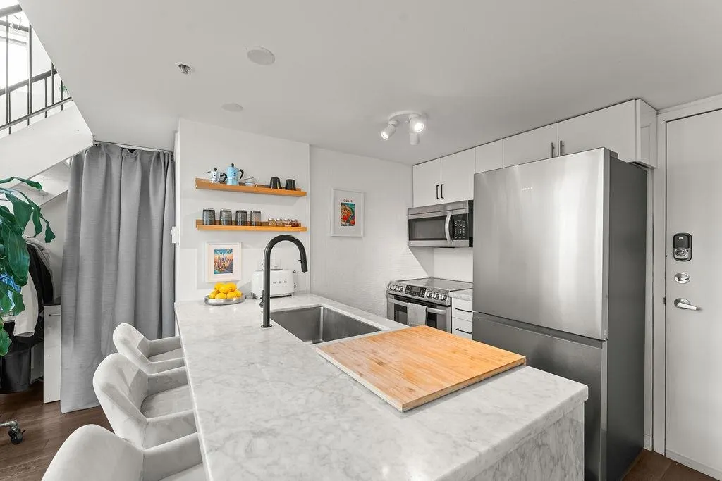 1 E Cordova Street #401