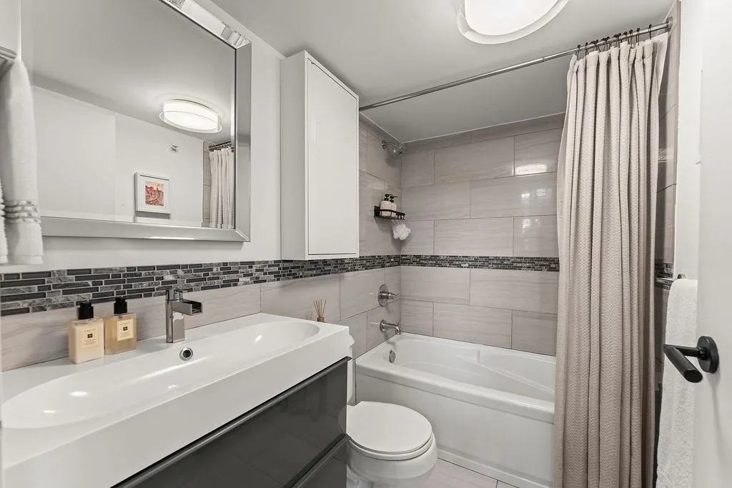 1 E Cordova Street #401