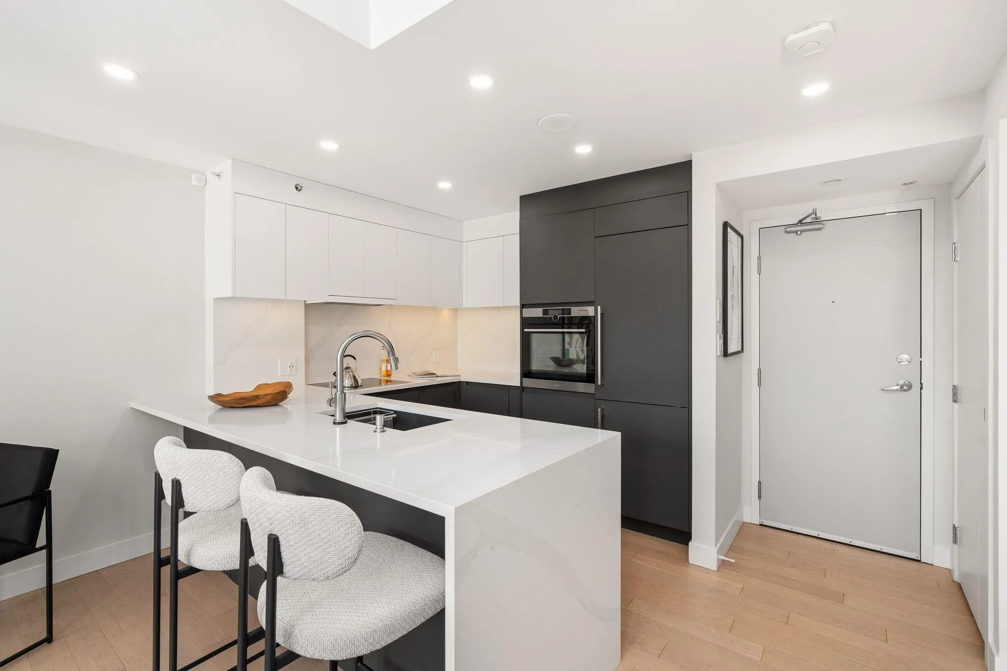 1238 Richards Street #608
