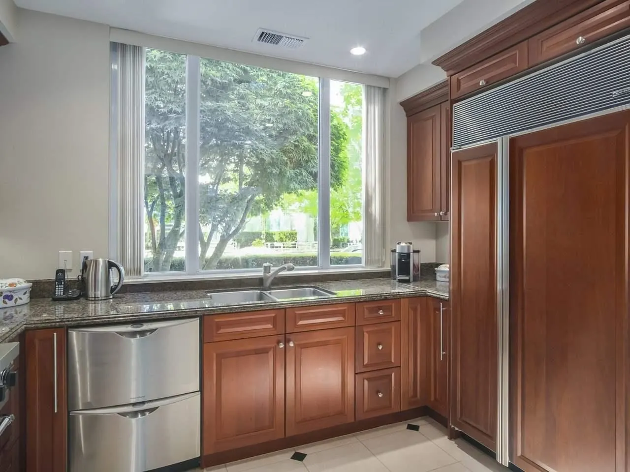 410 Beach Crescent