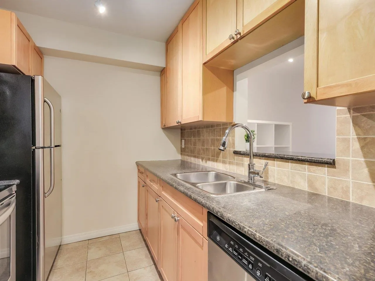 555 W 14th Avenue #117