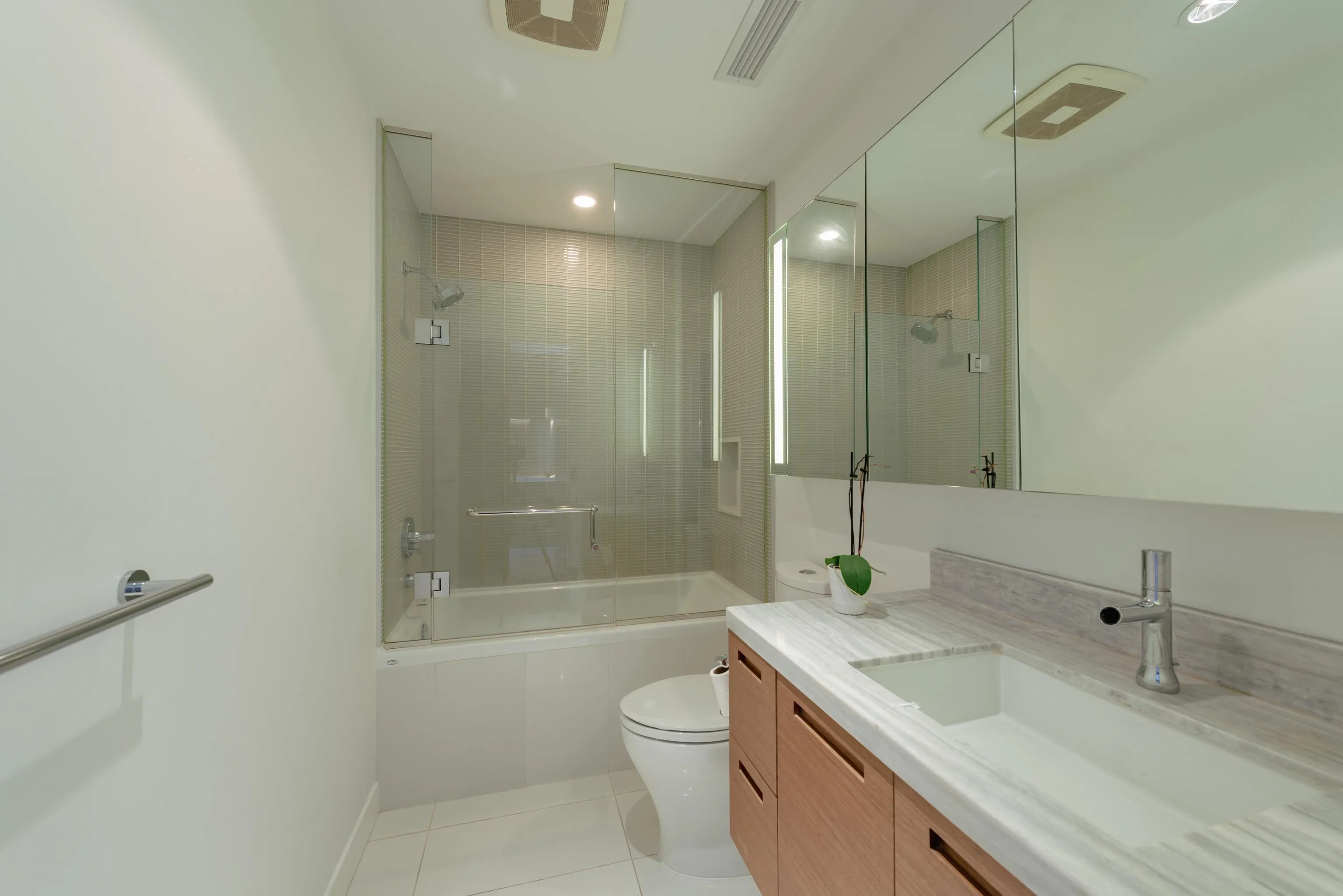 777 Richards Street #37XX