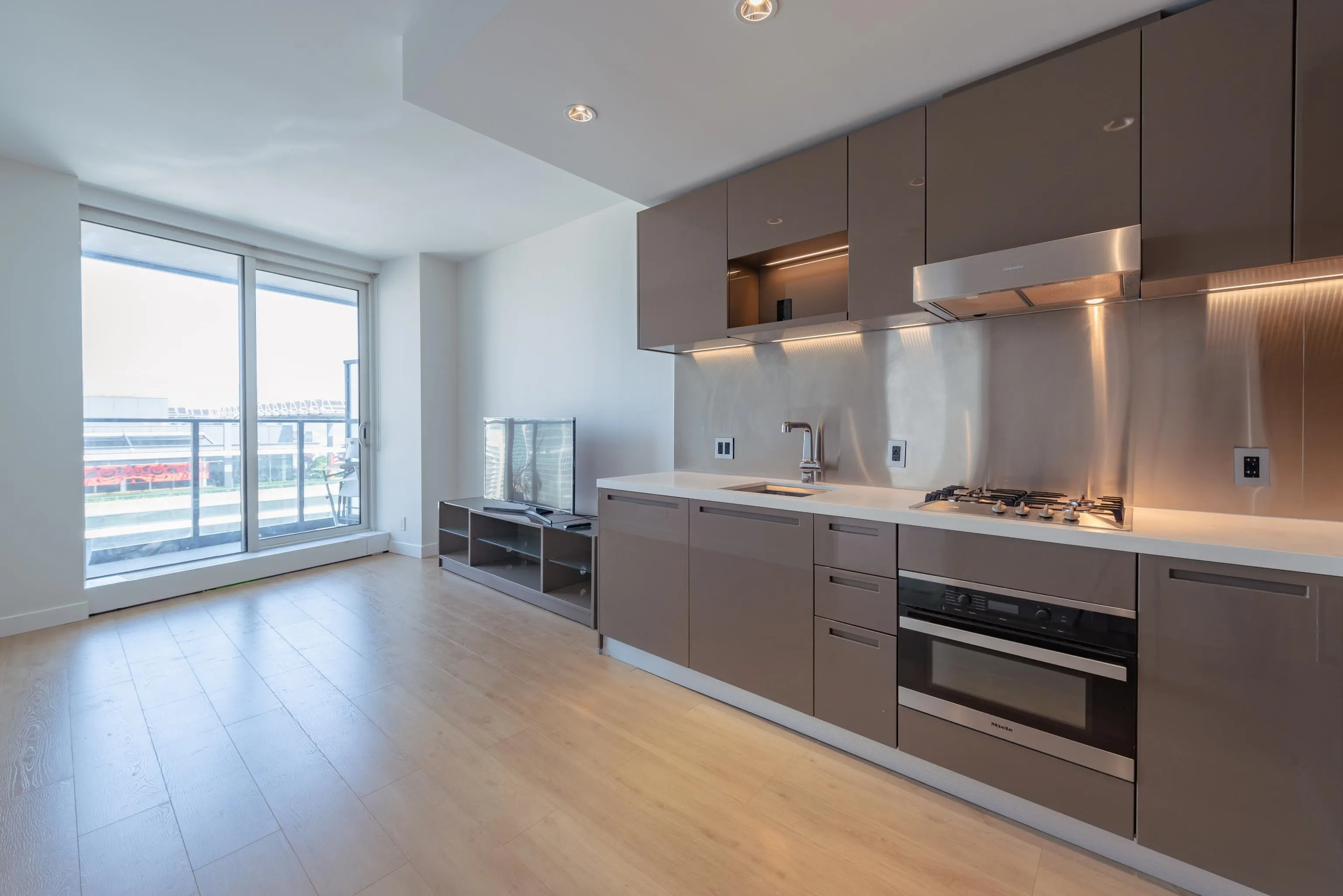 777 Richards Street #37XX