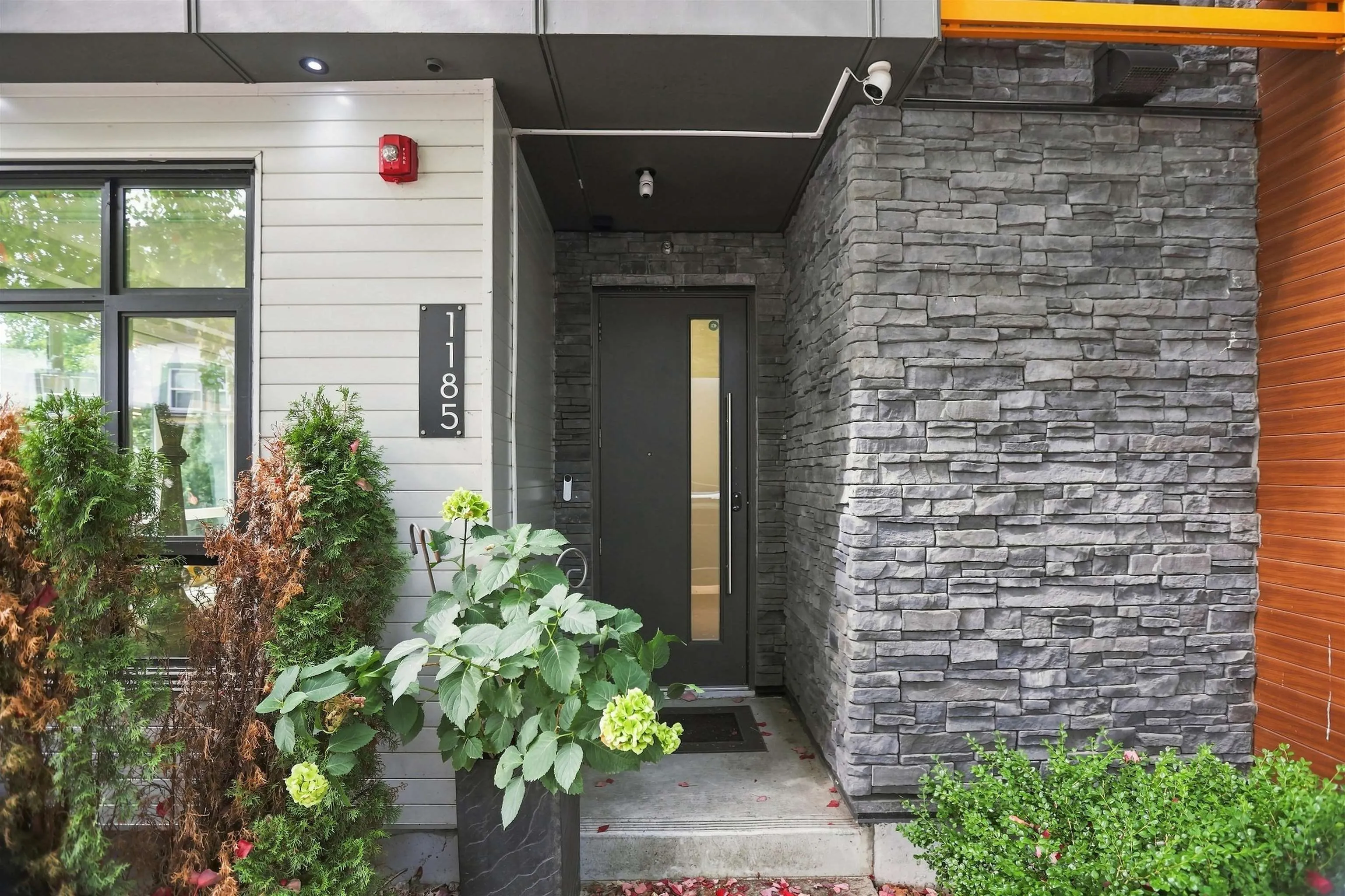 1185 Victoria Drive
