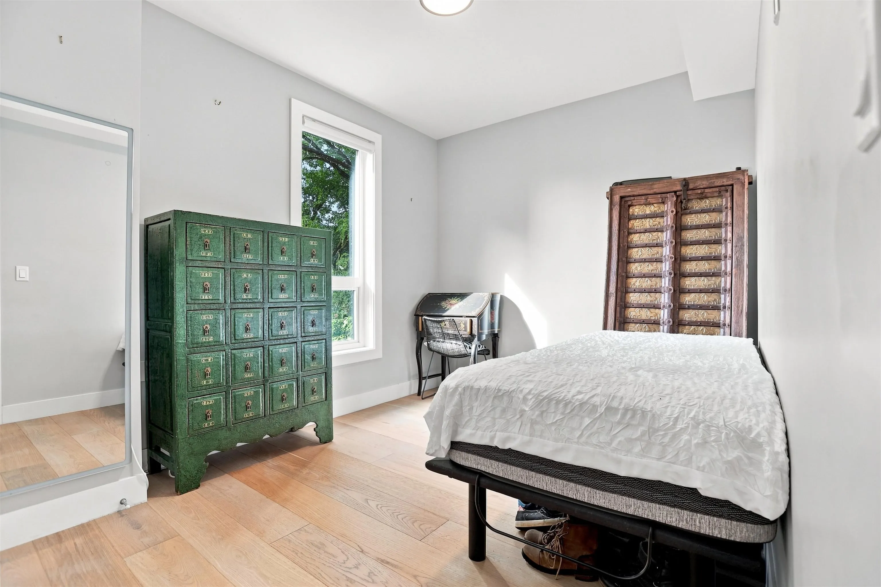 1185 Victoria Drive