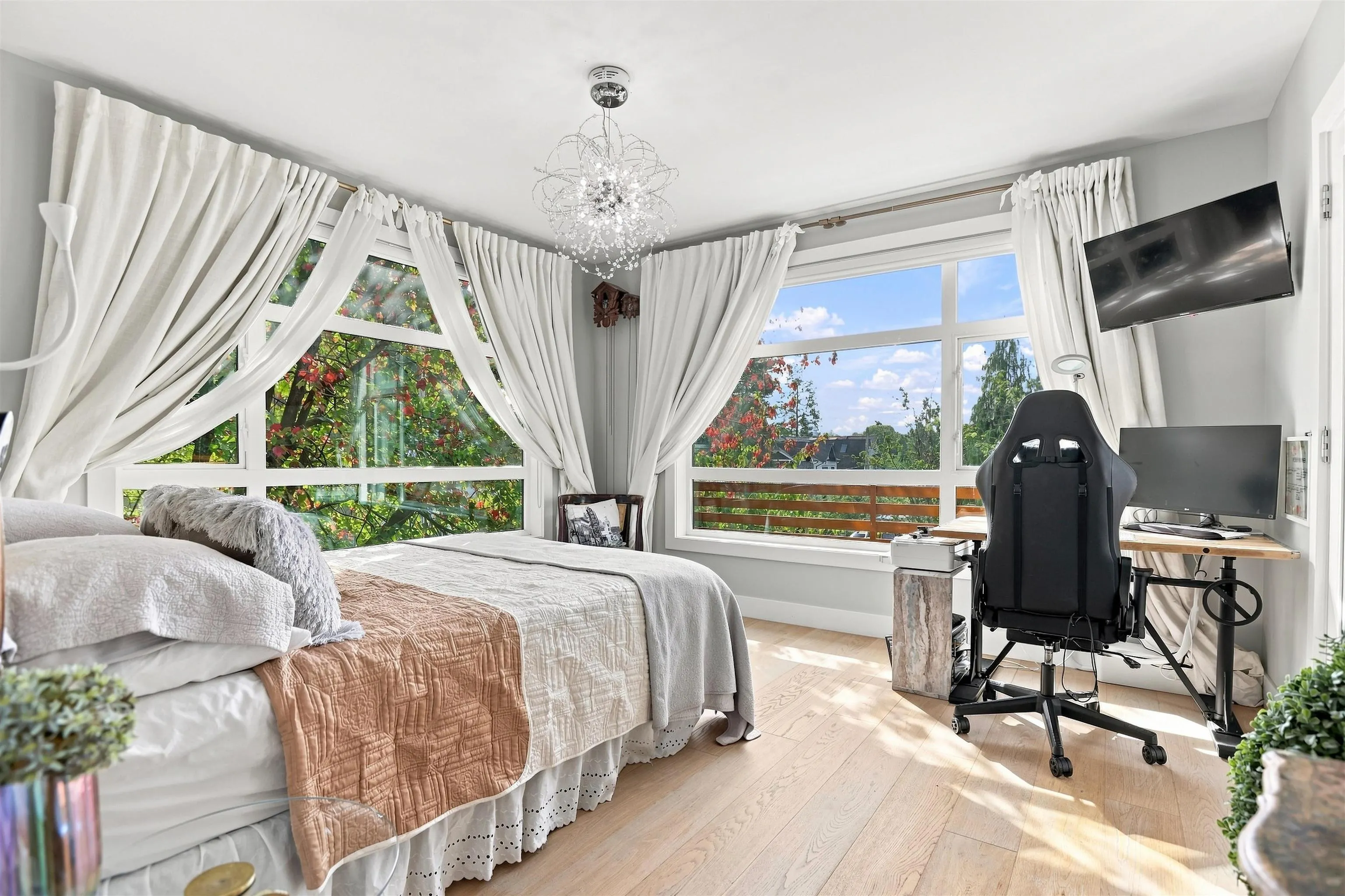 1185 Victoria Drive