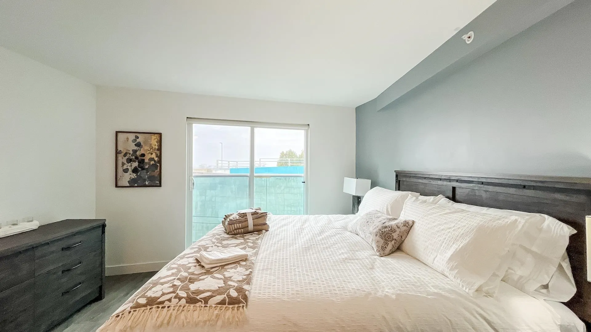 14955 Victoria Avenue #404