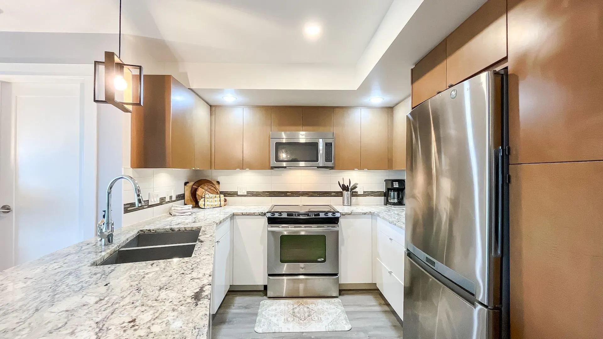 14955 Victoria Avenue #404