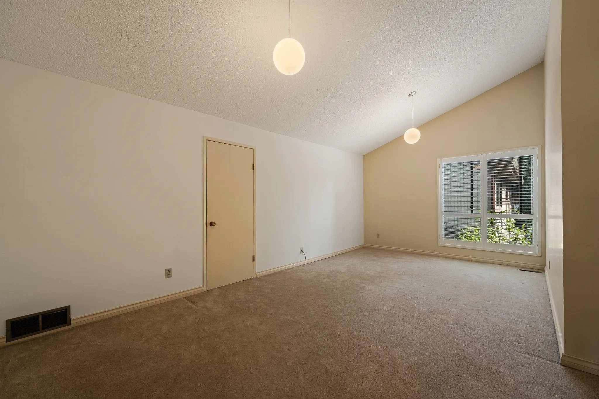 4248 W King Edward Avenue