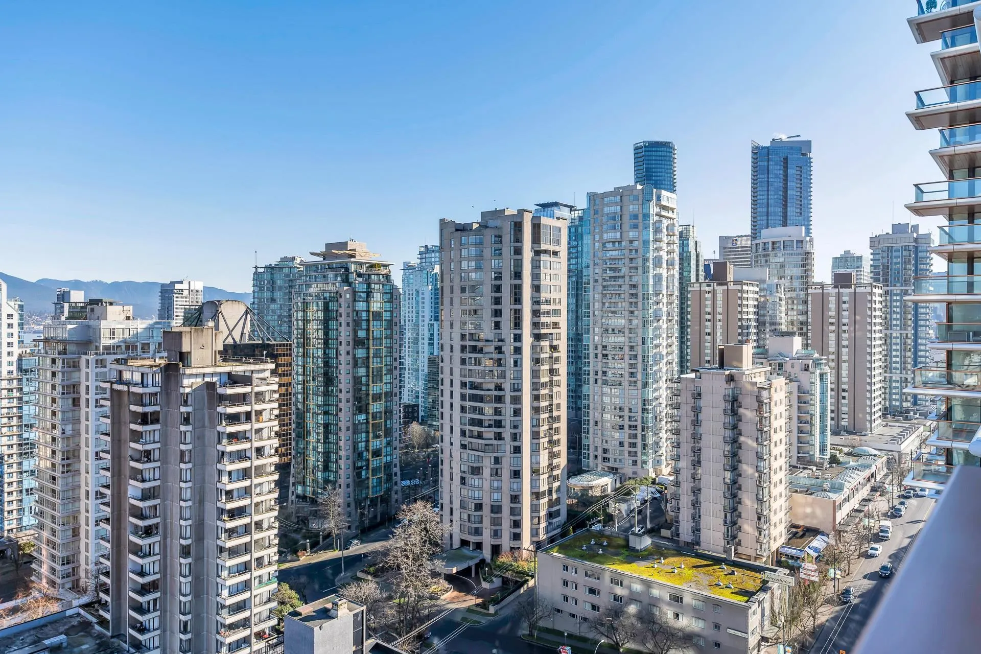 1482 Robson Street #2204