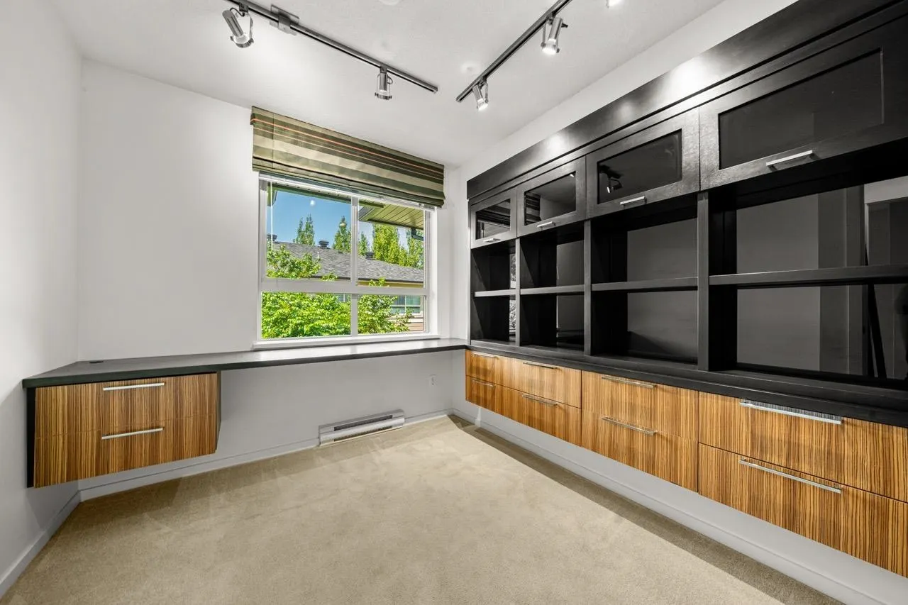 301 Klahanie Drive #3
