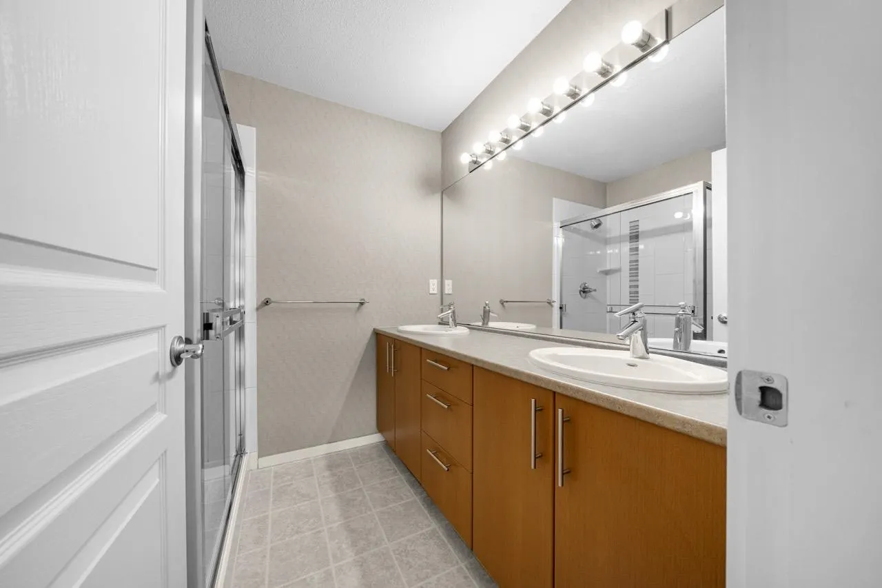 301 Klahanie Drive #3