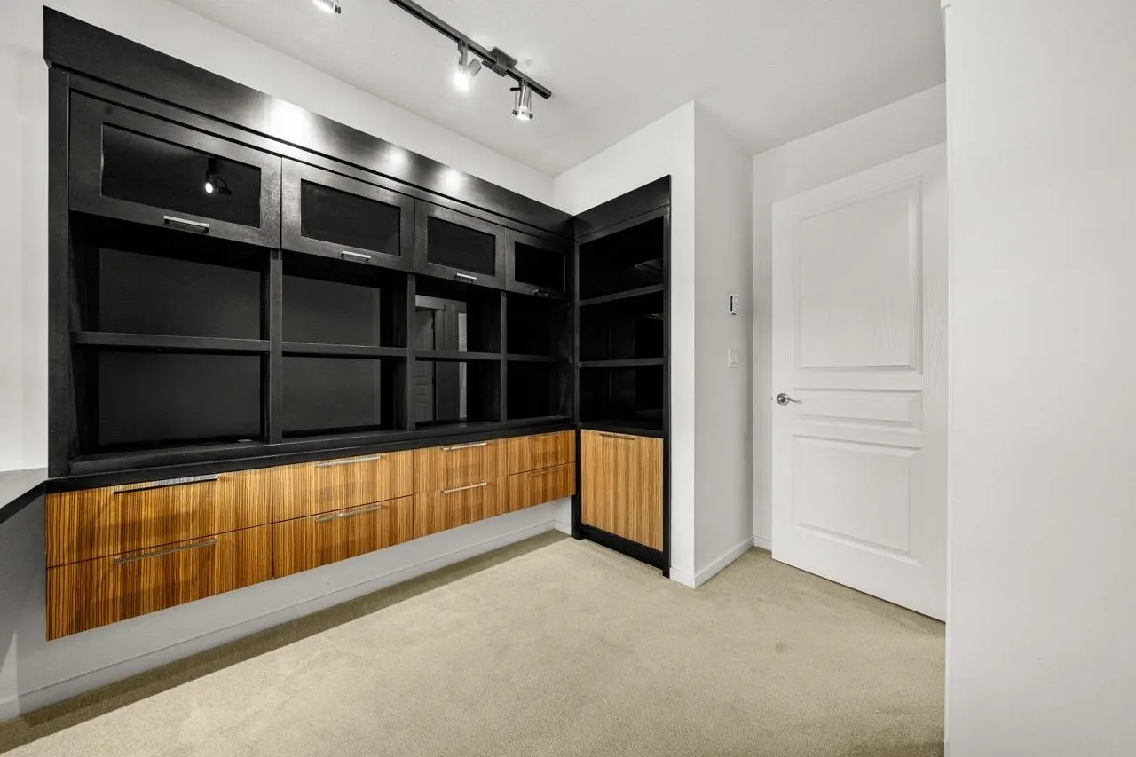 301 Klahanie Drive #3