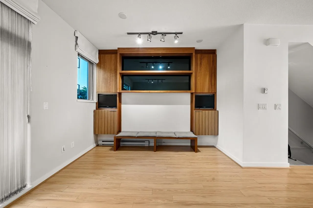 301 Klahanie Drive #3