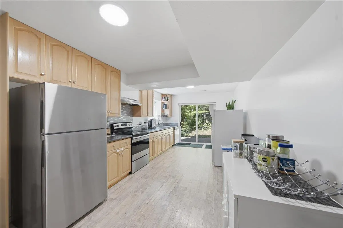 1594 Plateau Crescent