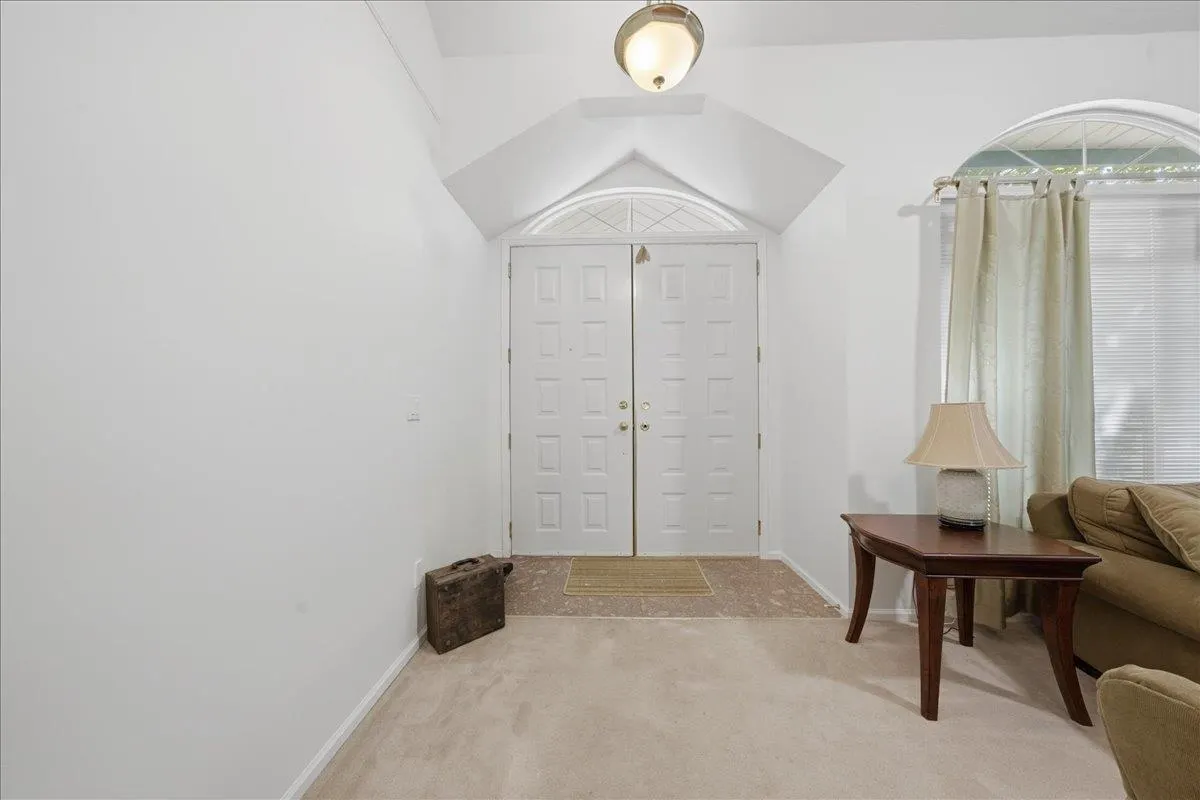 1594 Plateau Crescent