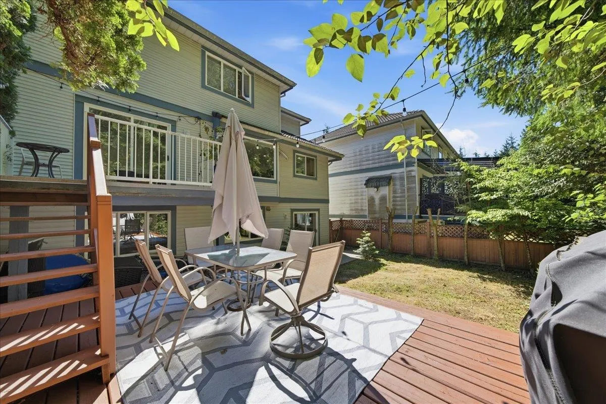 1594 Plateau Crescent