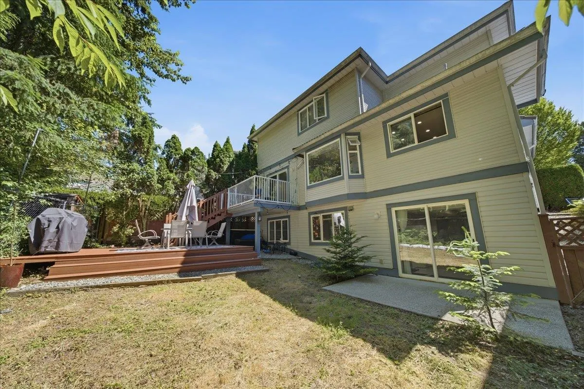1594 Plateau Crescent