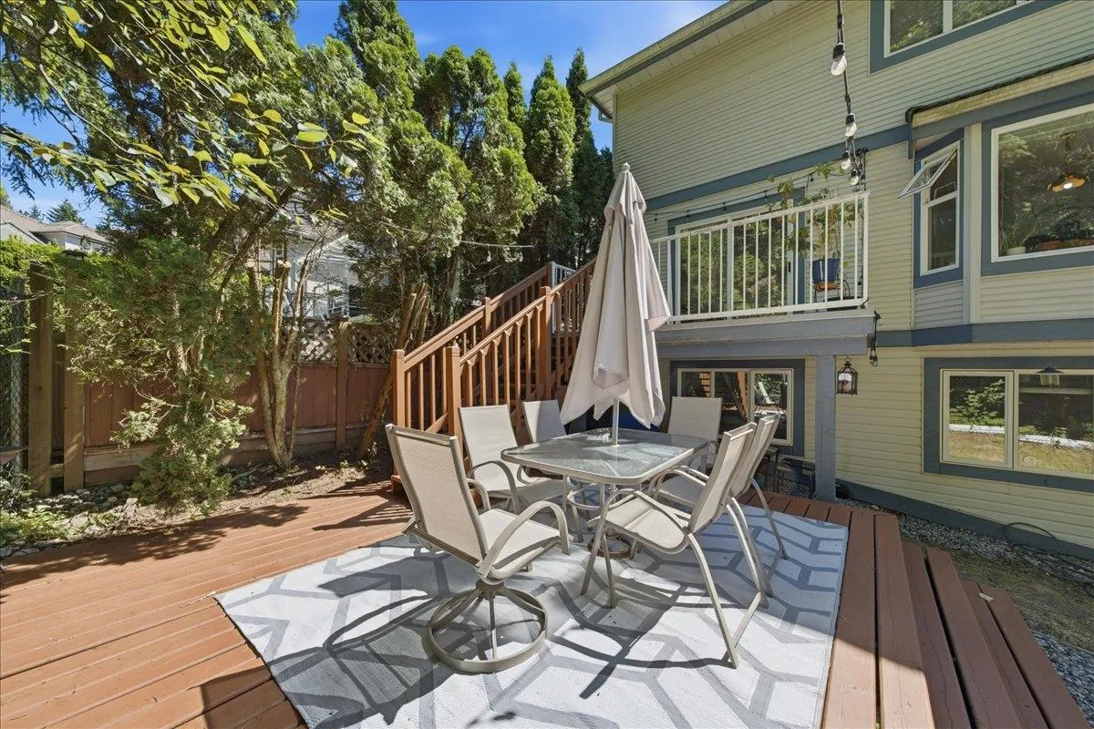 1594 Plateau Crescent