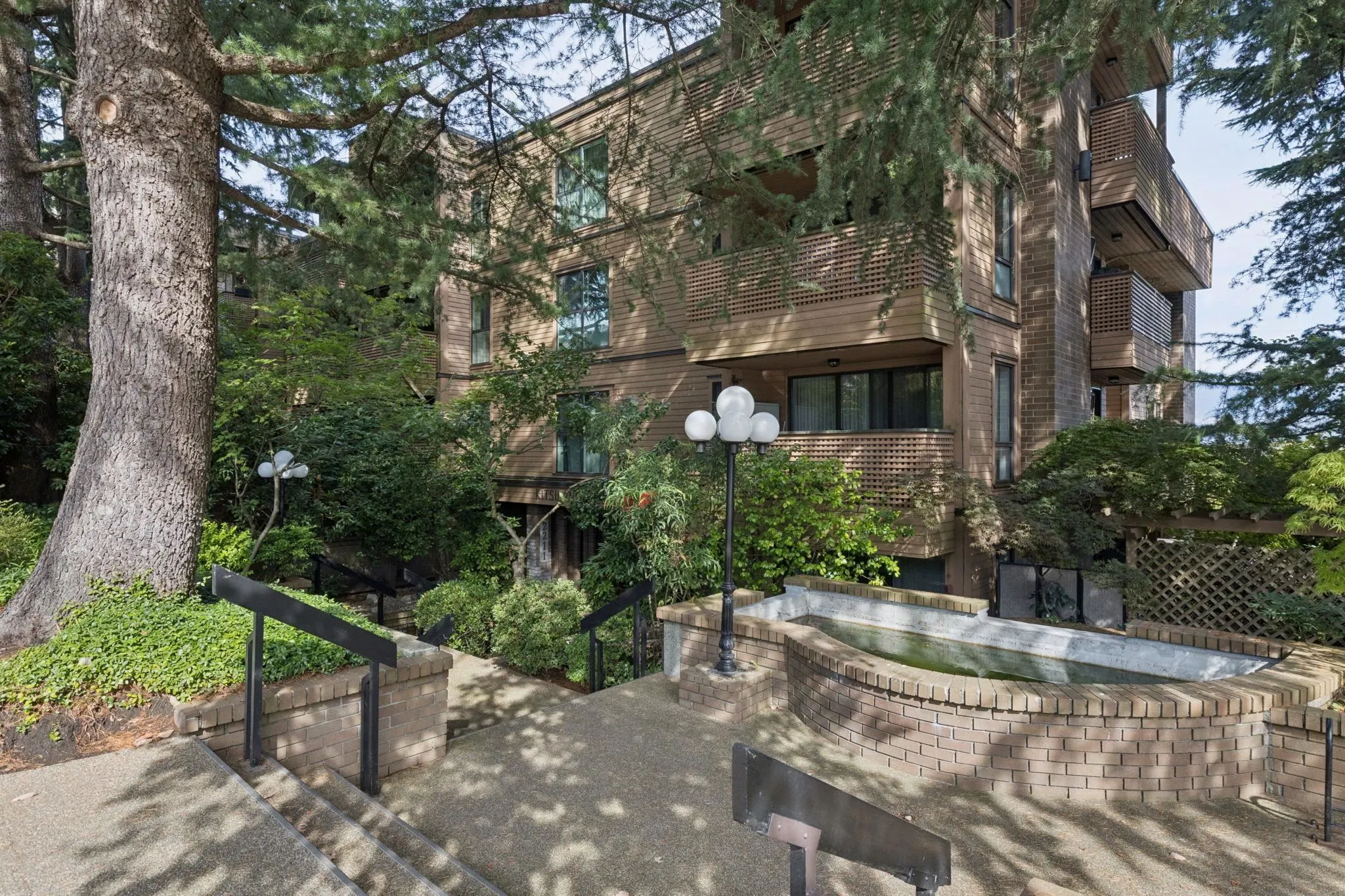 2211 West 2nd Ave #104
