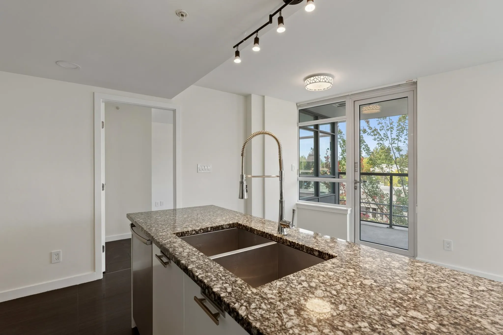 2080 West Broadway Street #569