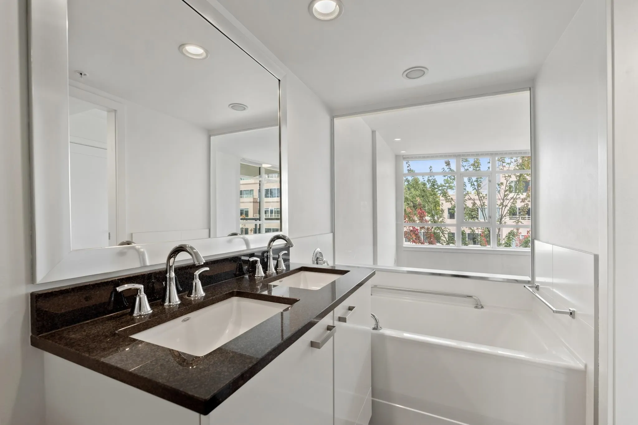 2080 West Broadway Street #569